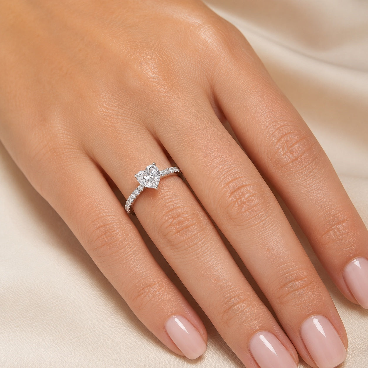ÉVARIS heart-shaped moissanite ring worn on hand
