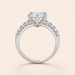 The Amélie Ring — Round moissanite ring in S925 sterling silver — image 3